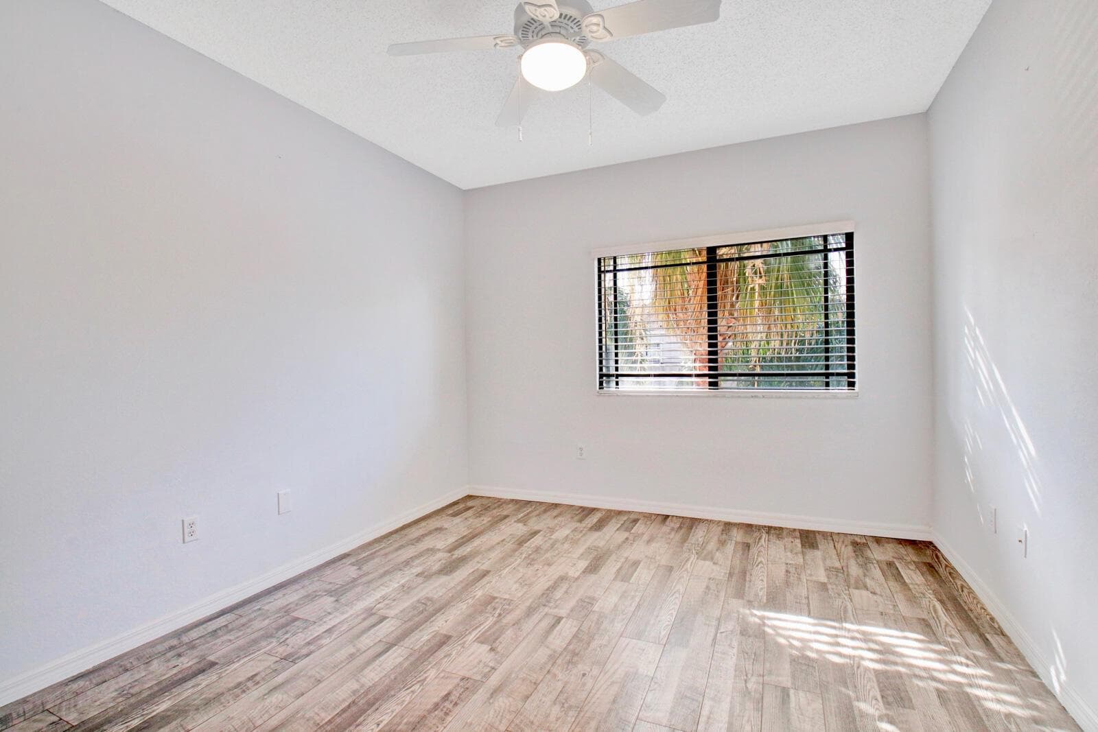2801 Sarento Pl PBG LR-4