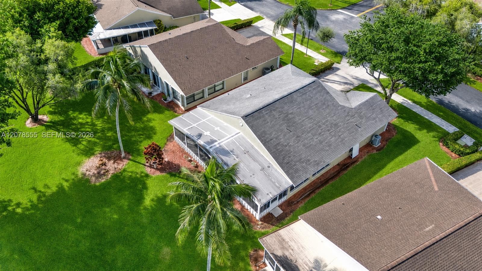 527 SE 27th Dr photo 6