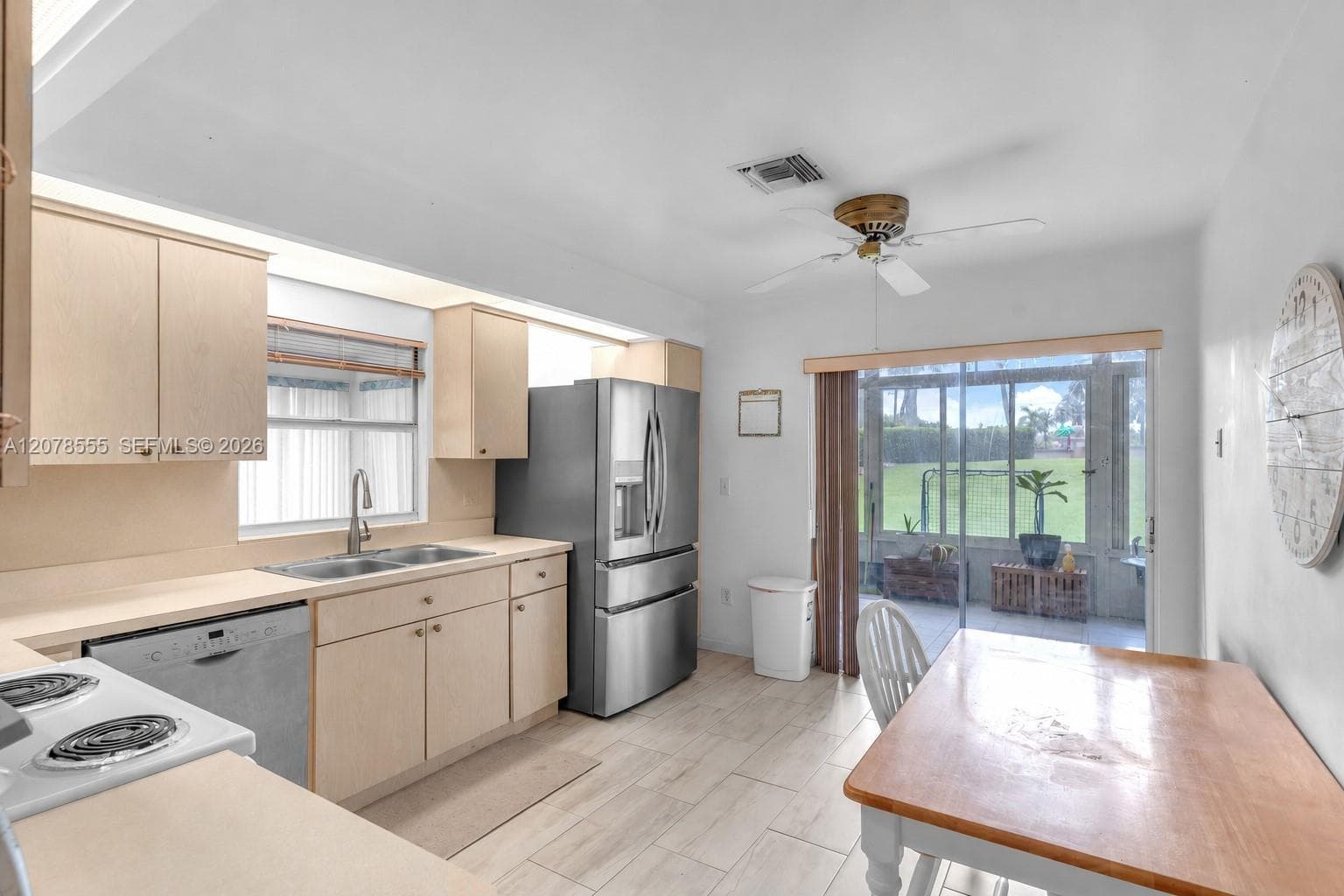 527 SE 27th Dr photo 16