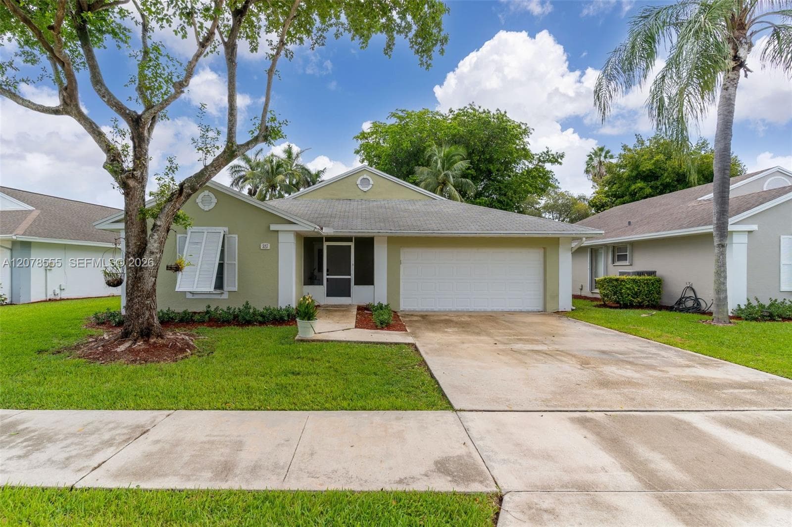 527 SE 27th Dr photo 1