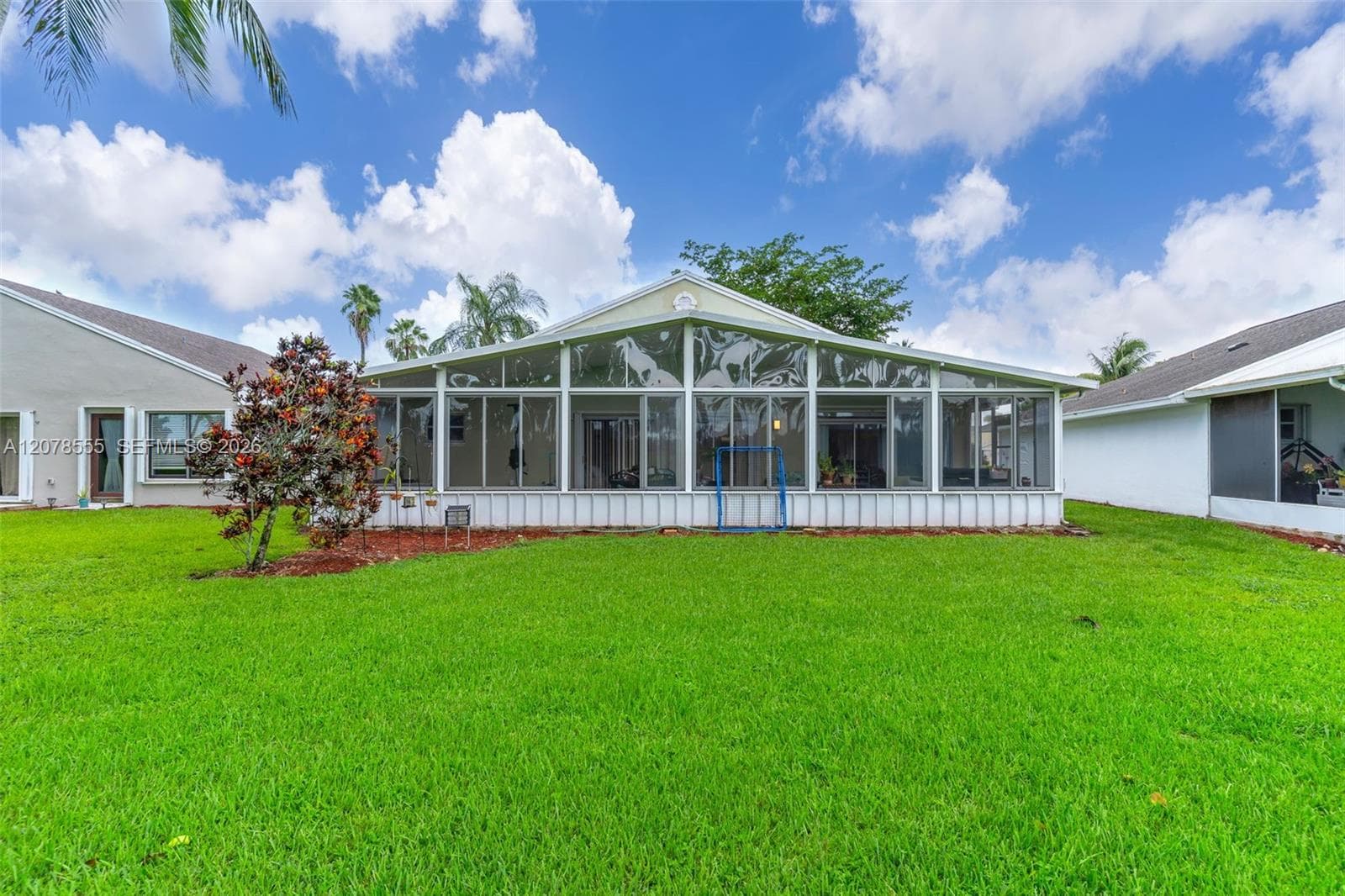 527 SE 27th Dr photo 5