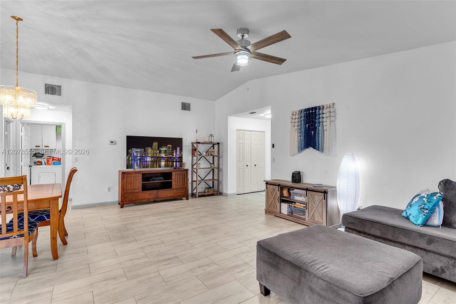 527 SE 27th Dr photo 11