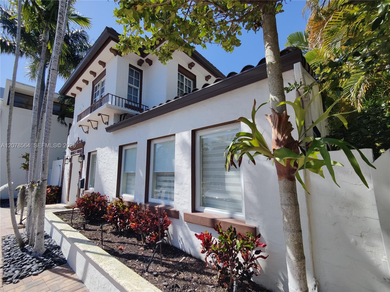 1823 S Bayshore Ln photo 2