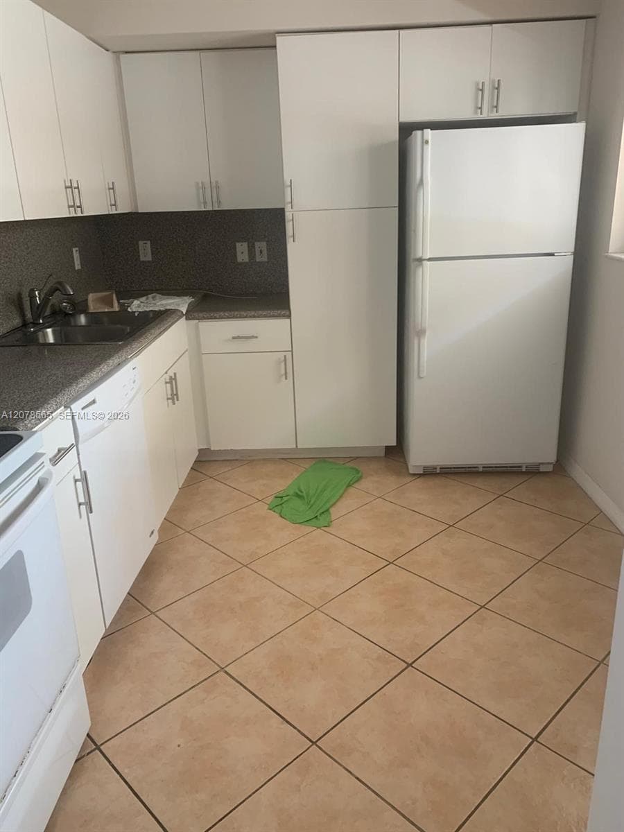 Surfside Palms Condo · #206 in Surfside - Photo 5