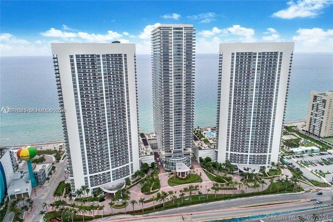 BEACH CLUB CONDO · #909 in Hallandale Beach - Photo 2