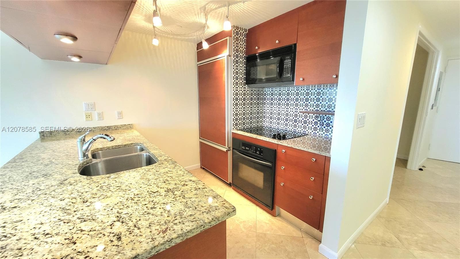 BEACH CLUB CONDO · #909 in Hallandale Beach - Photo 4