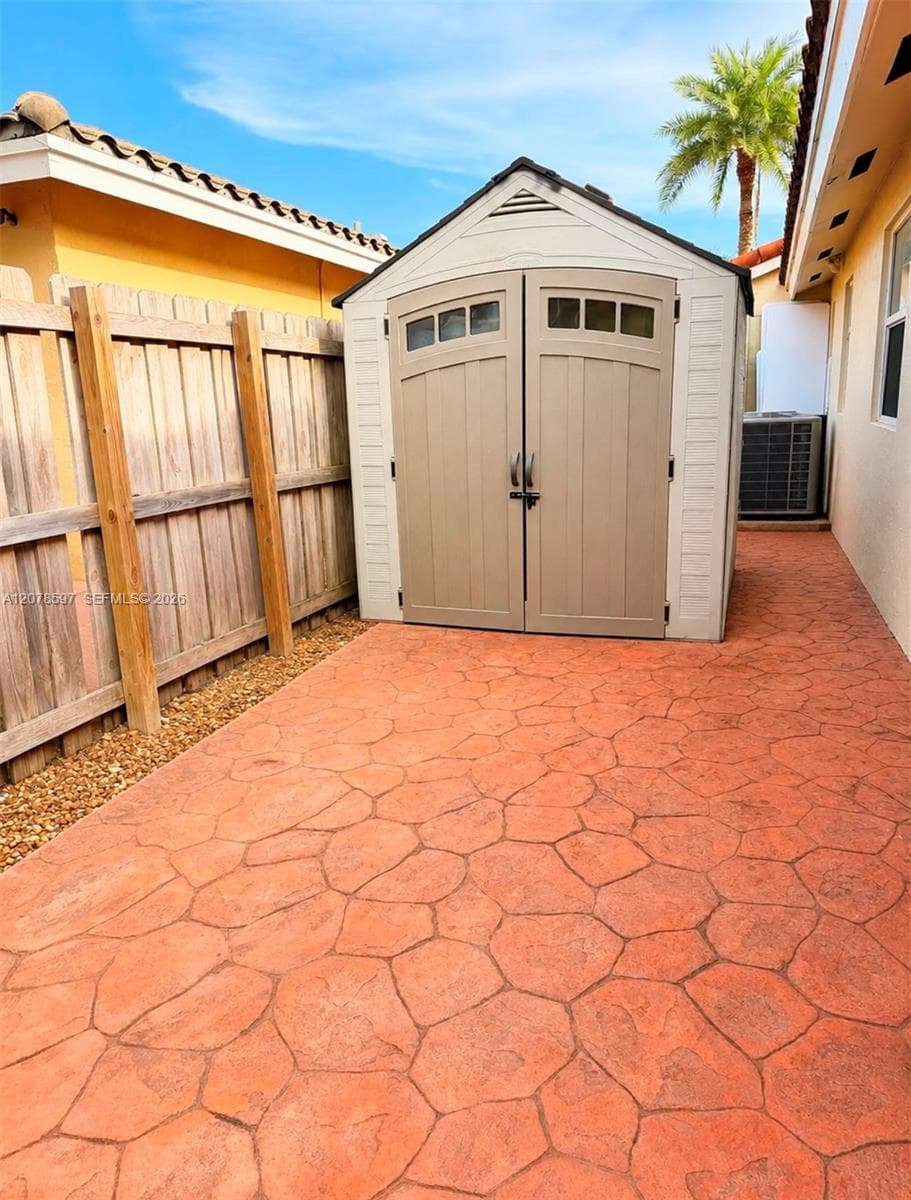 16529 SW 98th Ter photo 2