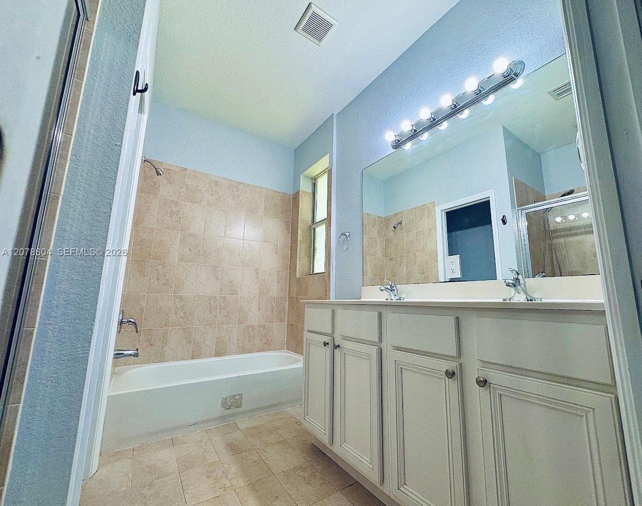 1035 NE 207th Ter photo 10