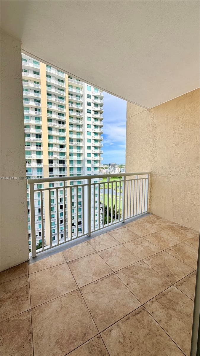 DUO CONDOMINIUM EAST · #1408E in Hallandale Beach - Photo 16