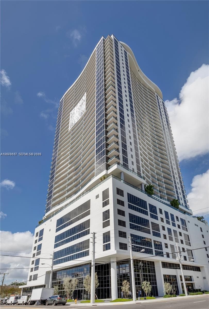 Canvas · #1202 in Miami - Photo 3