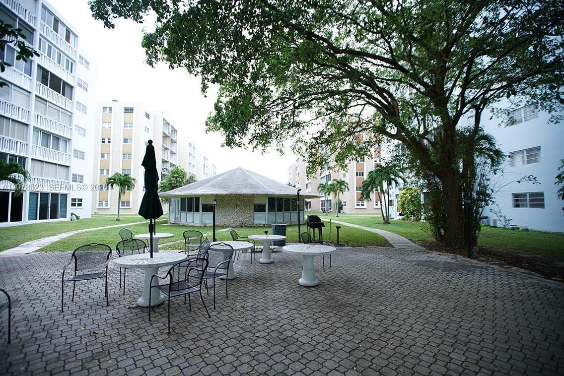 MEADOWBROOK TOWERS CONDO · #703 in Hallandale Beach - Photo 4