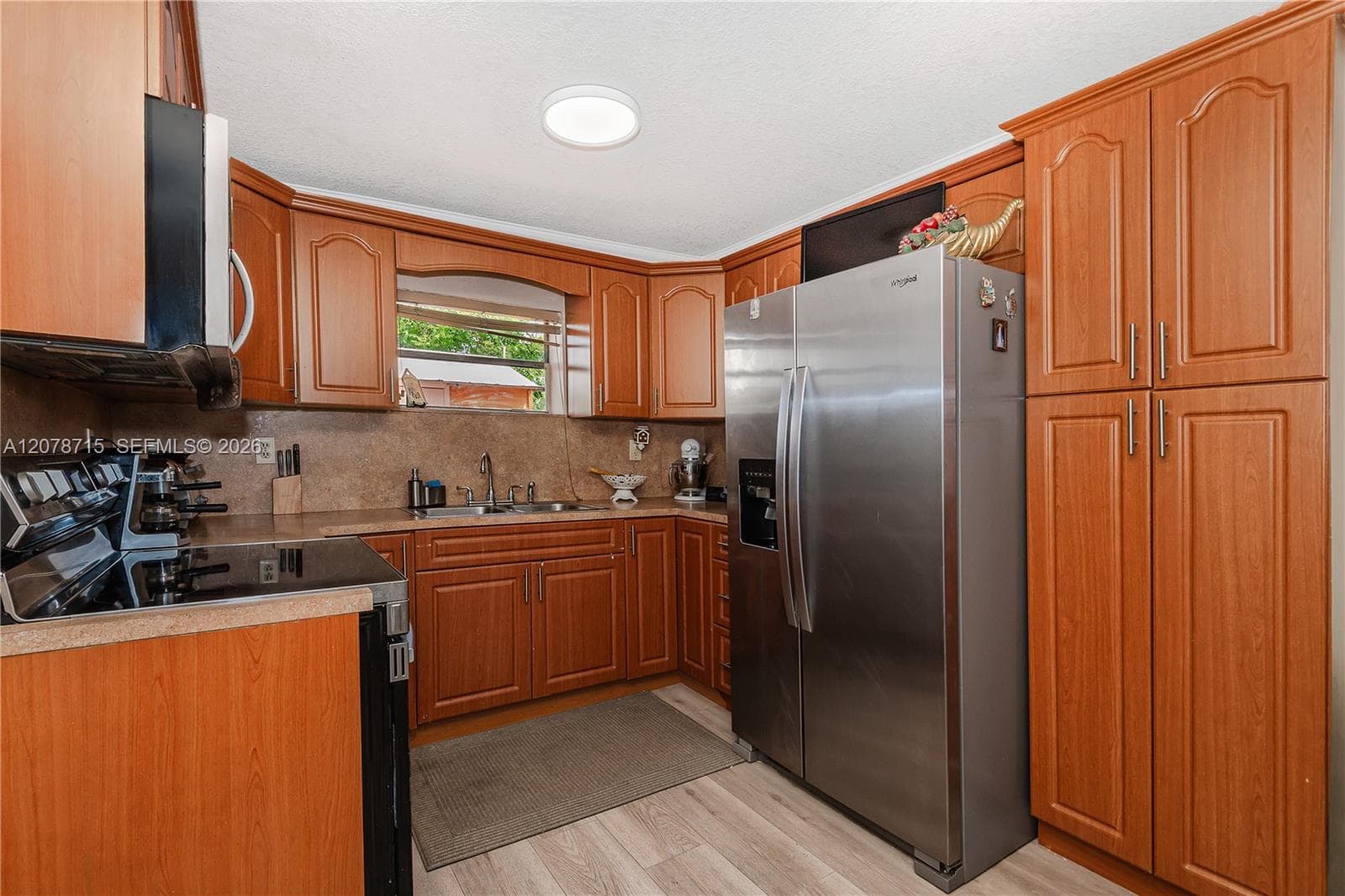 359 W 35th St photo 12