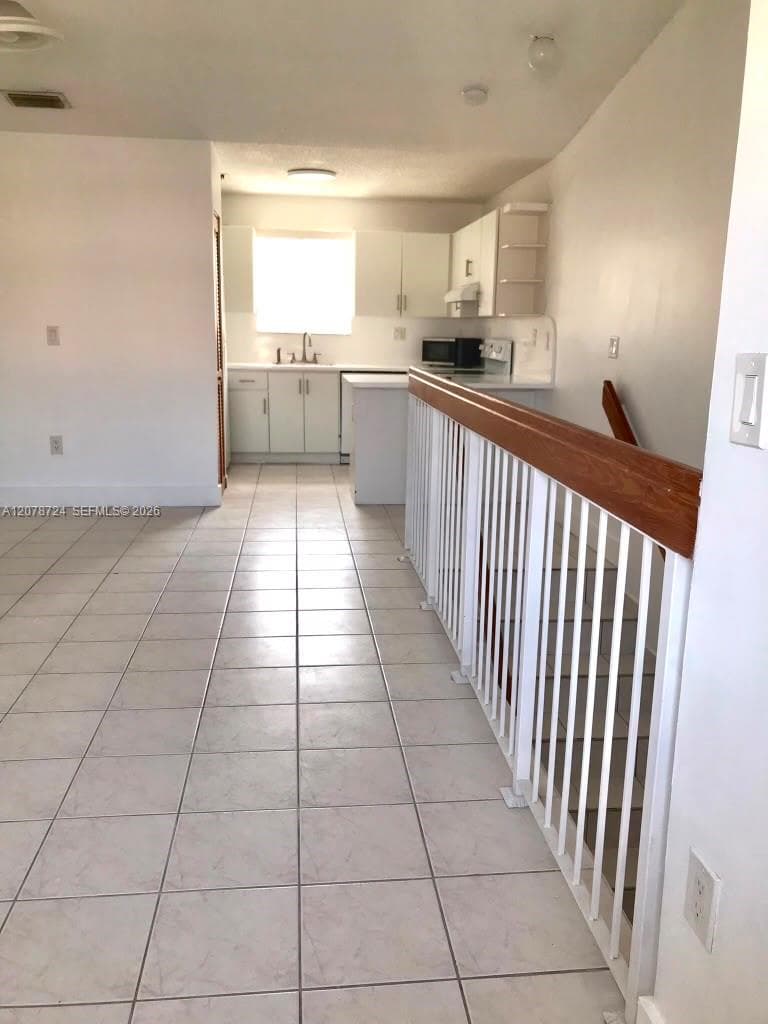 VALENCIA VILLAS CONDO · #201 in Hialeah - Photo 2