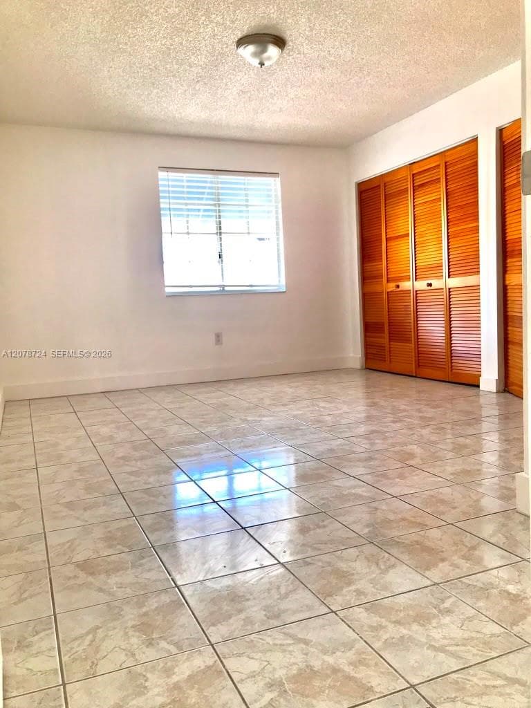 VALENCIA VILLAS CONDO · #201 in Hialeah - Photo 7