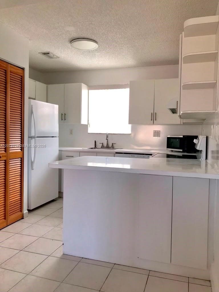VALENCIA VILLAS CONDO · #201 in Hialeah - Photo 1