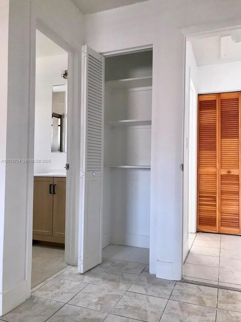 VALENCIA VILLAS CONDO · #201 in Hialeah - Photo 9