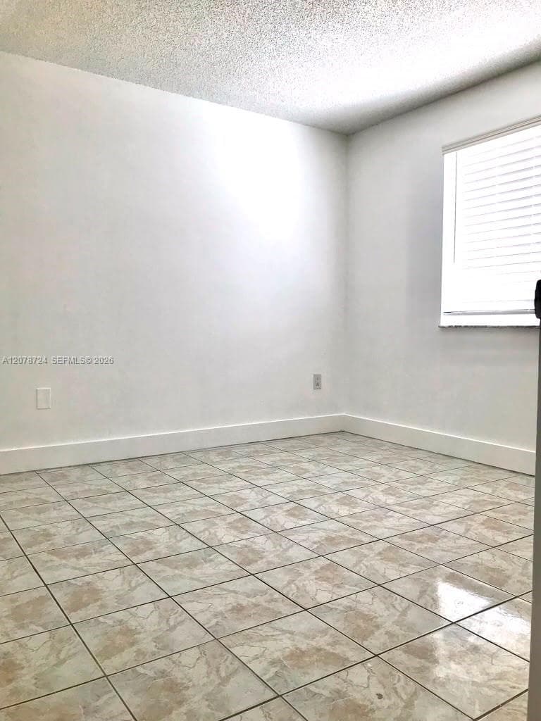 VALENCIA VILLAS CONDO · #201 in Hialeah - Photo 8