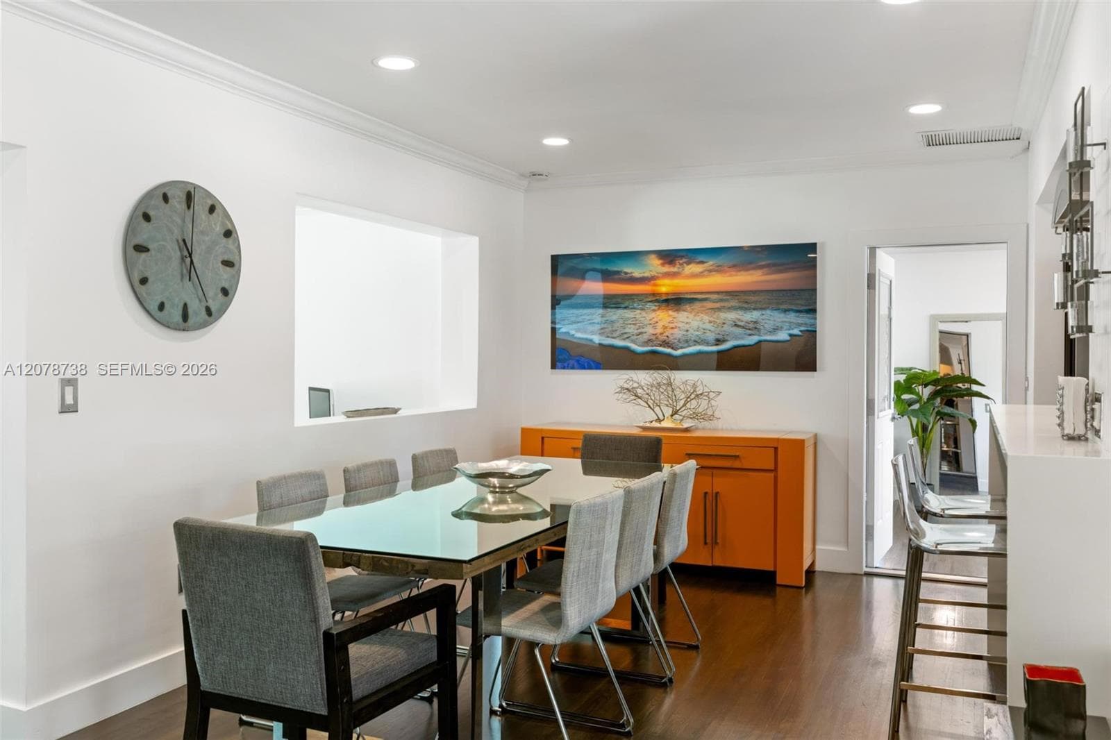 An open kitchen and dining space designed to keep everyone connected, whether cooking, gathering, or simply enjoying the everyday.