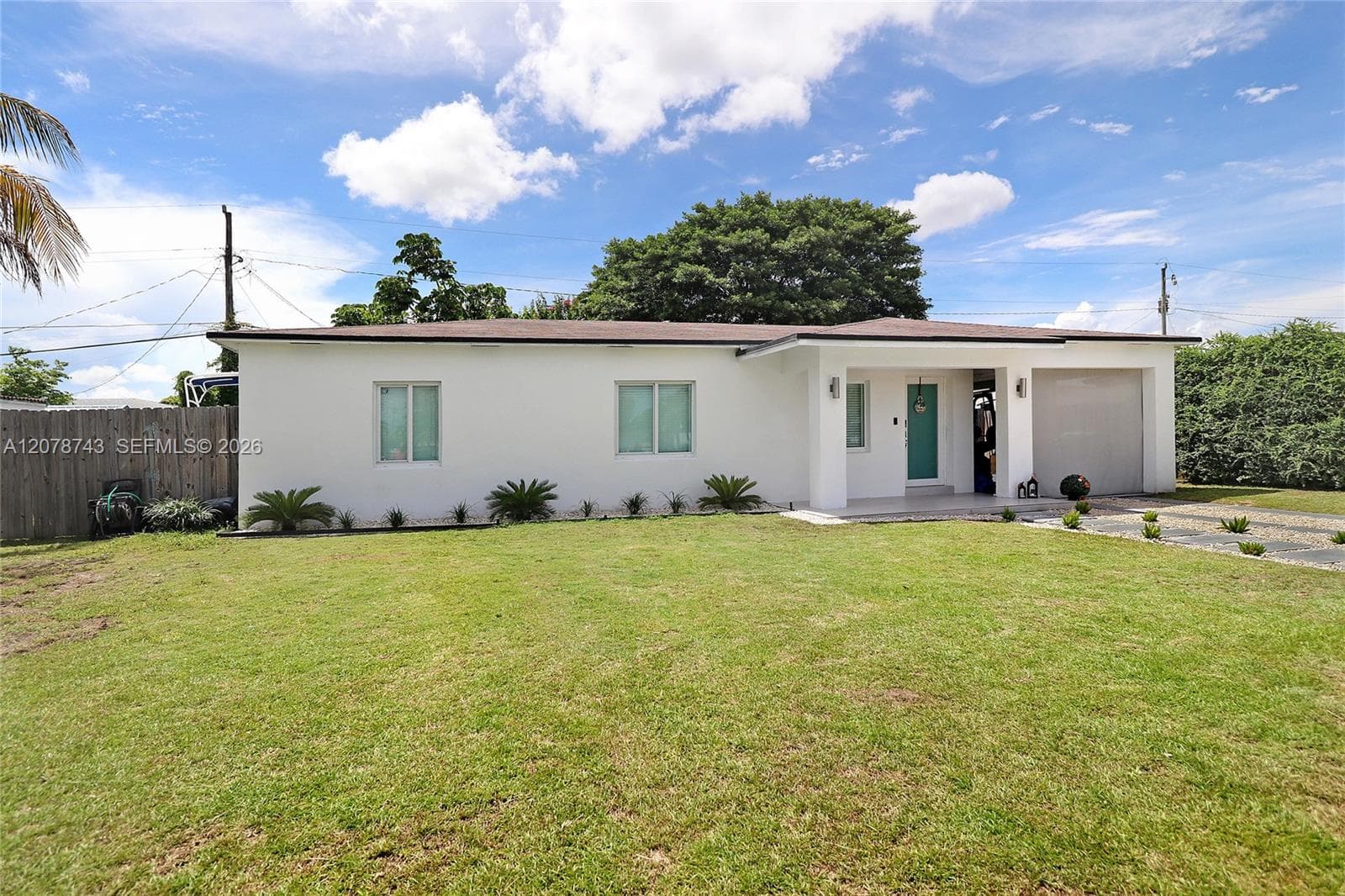 14940 Pierce St photo 2