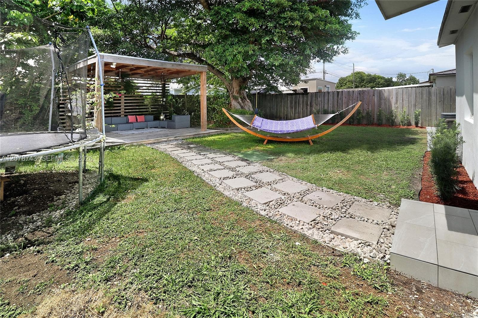 14940 Pierce St photo 19