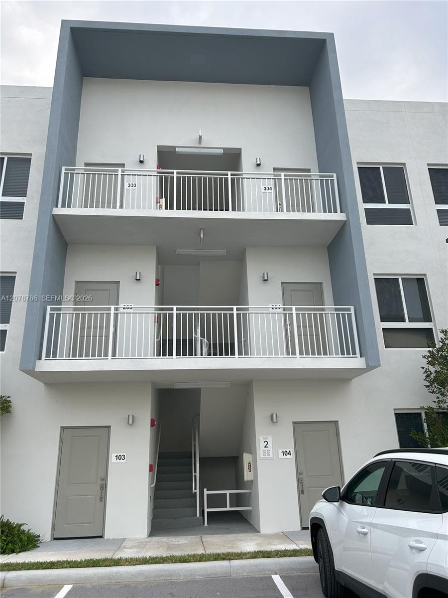 610 Ne 2nd St · #304 in Dania Beach - Photo 1