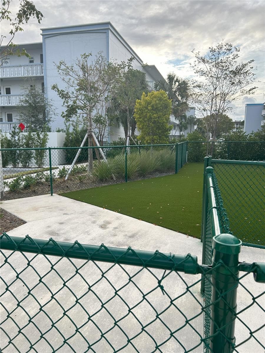 610 Ne 2nd St · #304 in Dania Beach - Photo 9