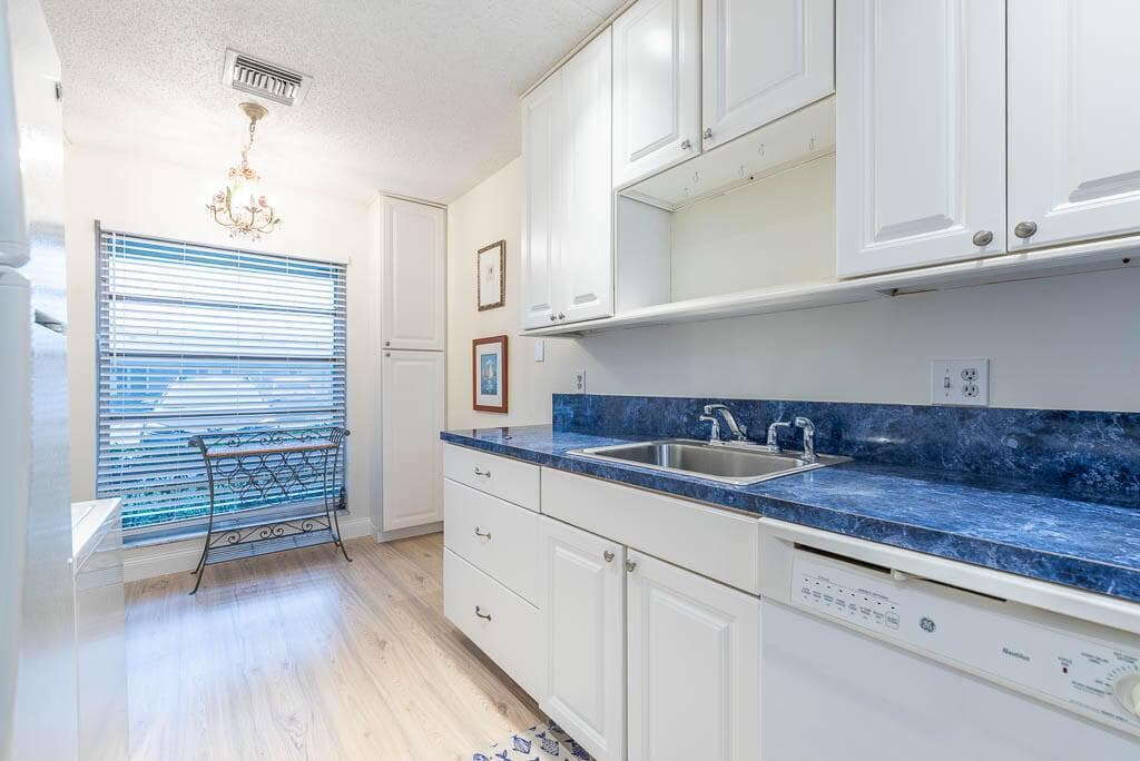 20260823-2381 Shady Lane #B-0022