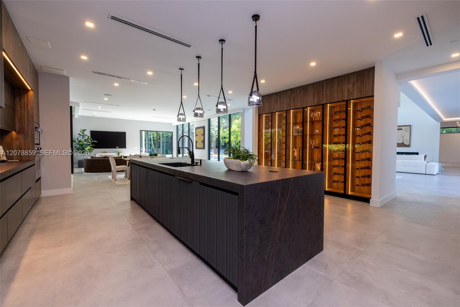 Island Kitchen/Wine Gallery