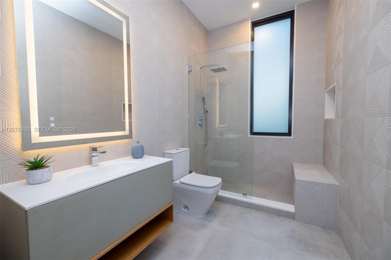 En-suite Full Bathroom