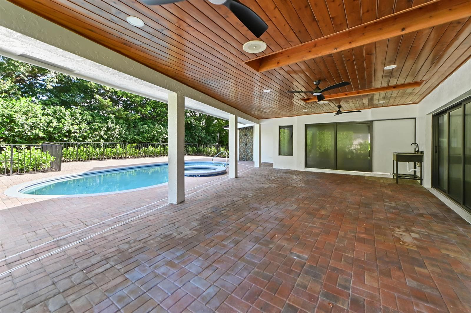 04 patio 01