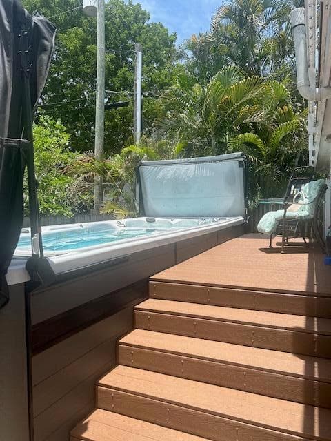 jacuzzi enterance