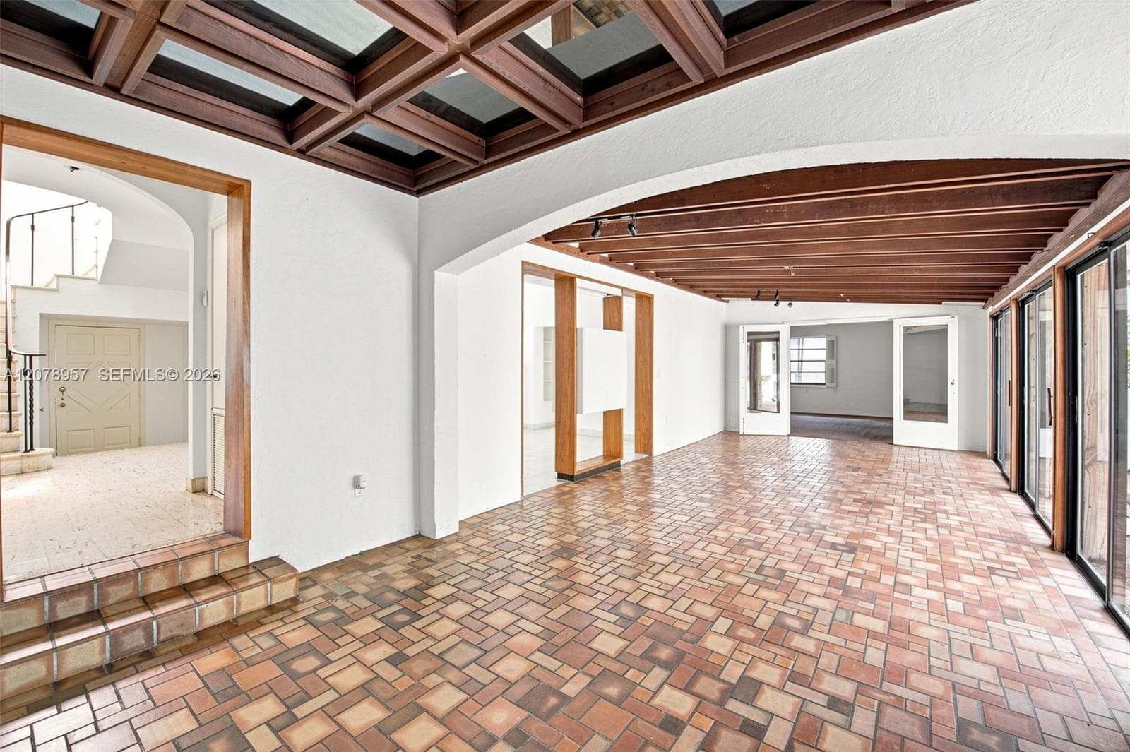 5680 Pine Tree Dr photo 9