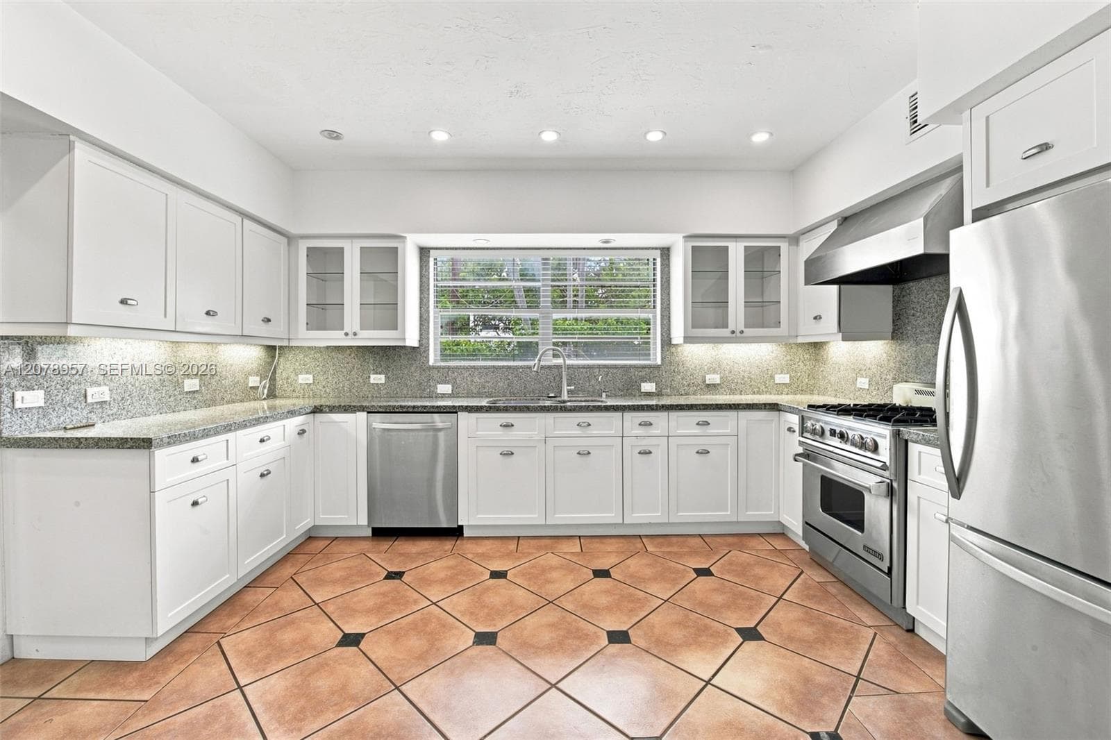 5680 Pine Tree Dr photo 11