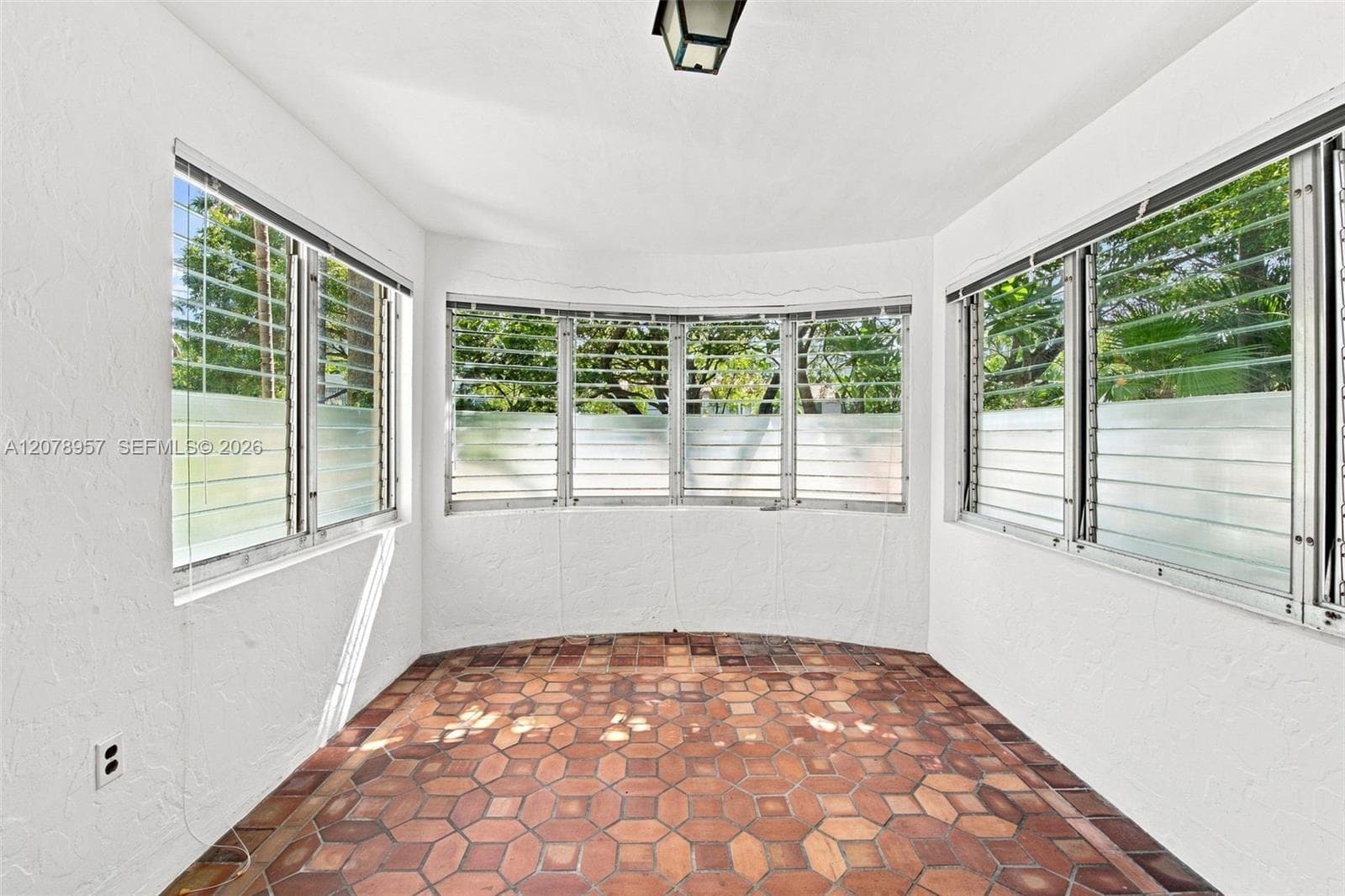 5680 Pine Tree Dr photo 21