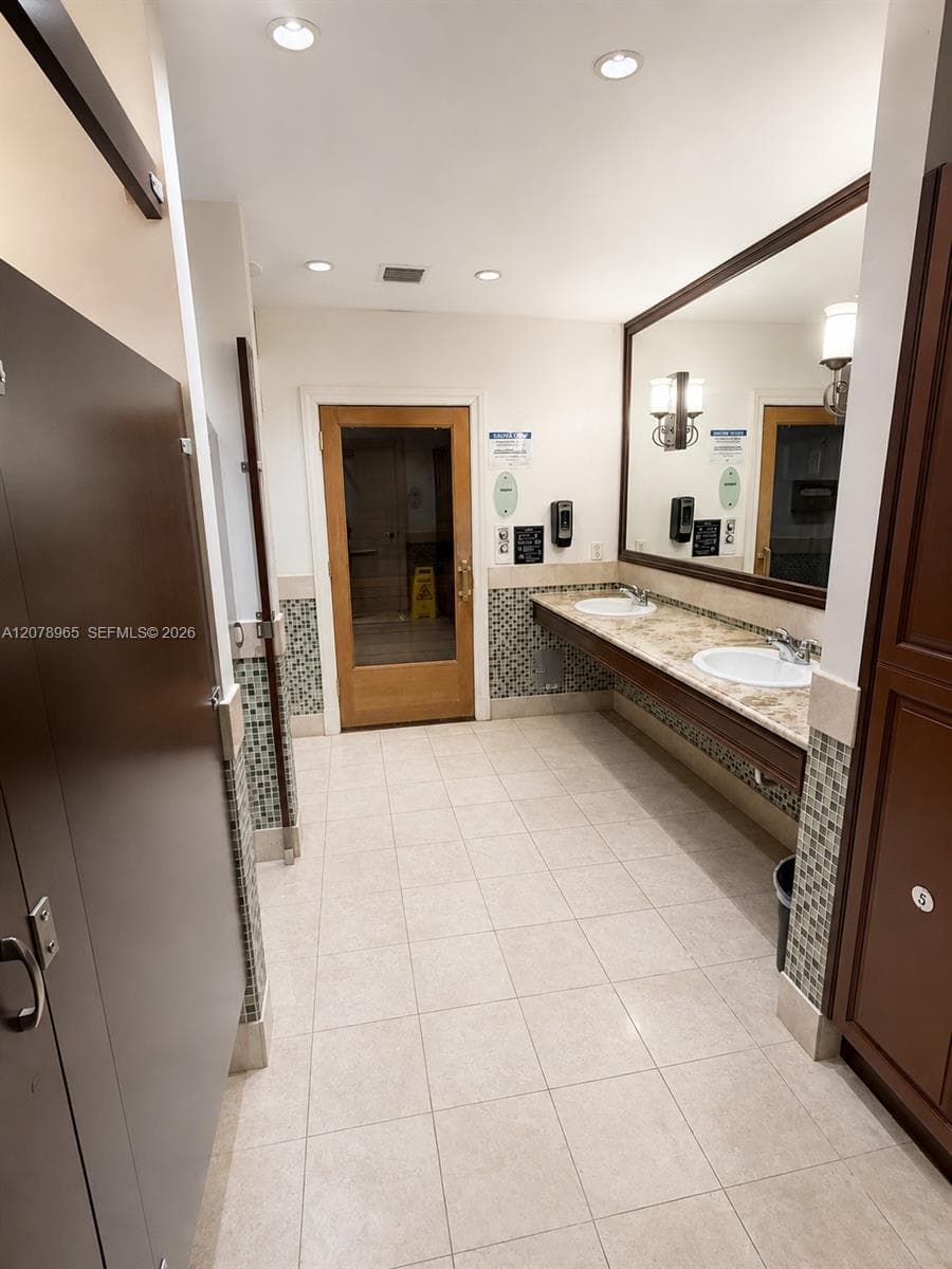 TURNBERRY VILLAGE SO TOWE · #718 in Aventura - Photo 21