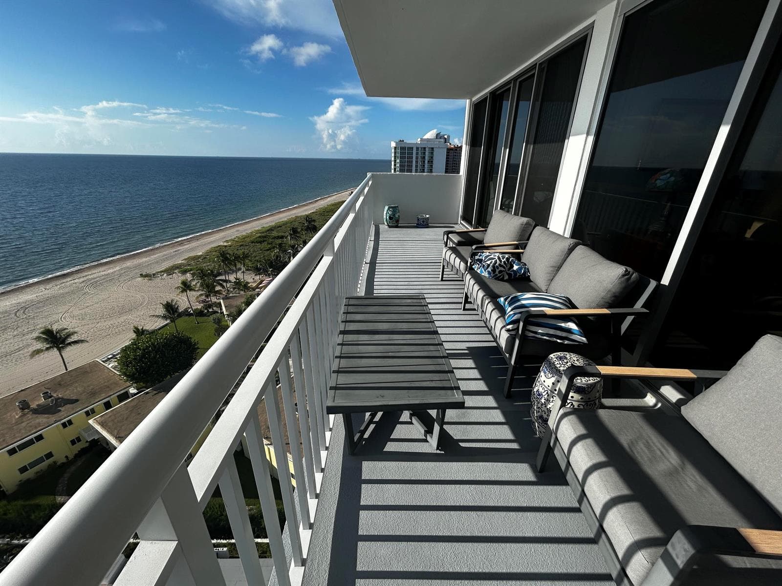 balcony