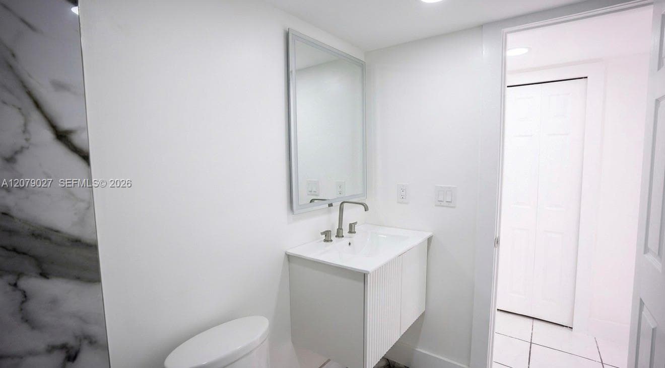 14295 Kendale Lakes Cir photo 13