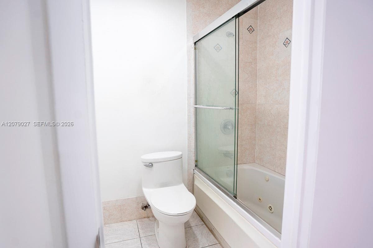 14295 Kendale Lakes Cir photo 22