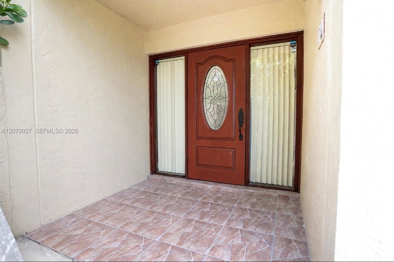 14295 Kendale Lakes Cir photo 3