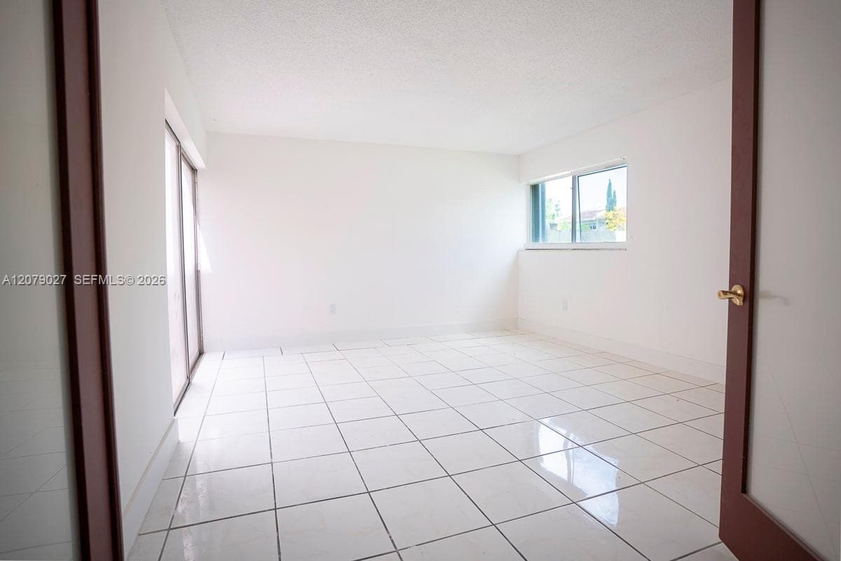 14295 Kendale Lakes Cir photo 14