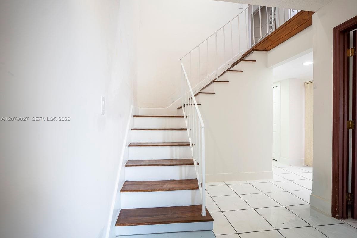 14295 Kendale Lakes Cir photo 4