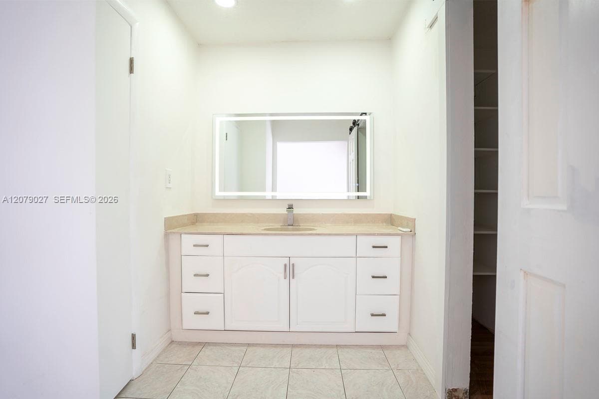 14295 Kendale Lakes Cir photo 21