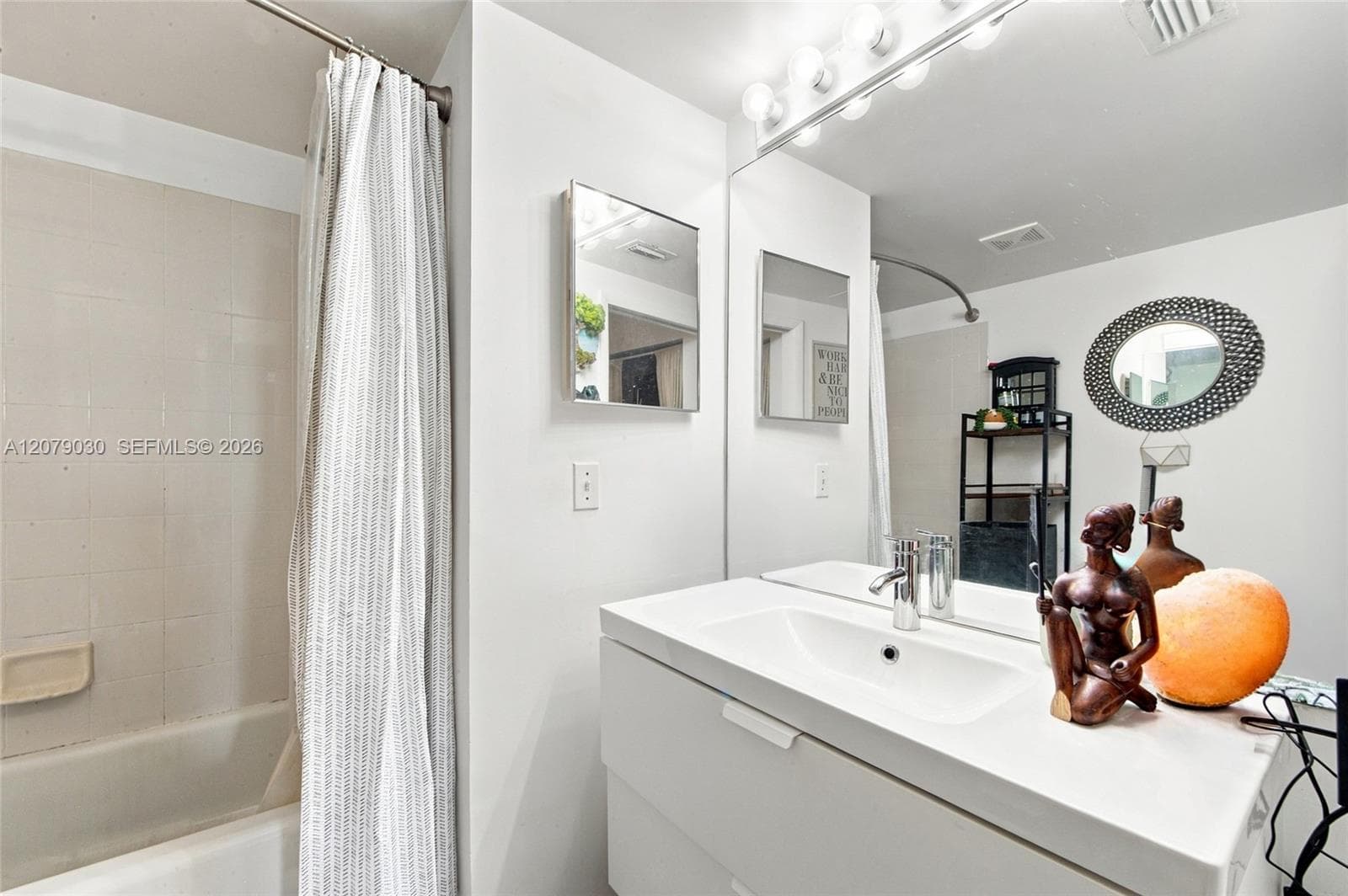 Regent Park · #614A in Hollywood - Photo 18