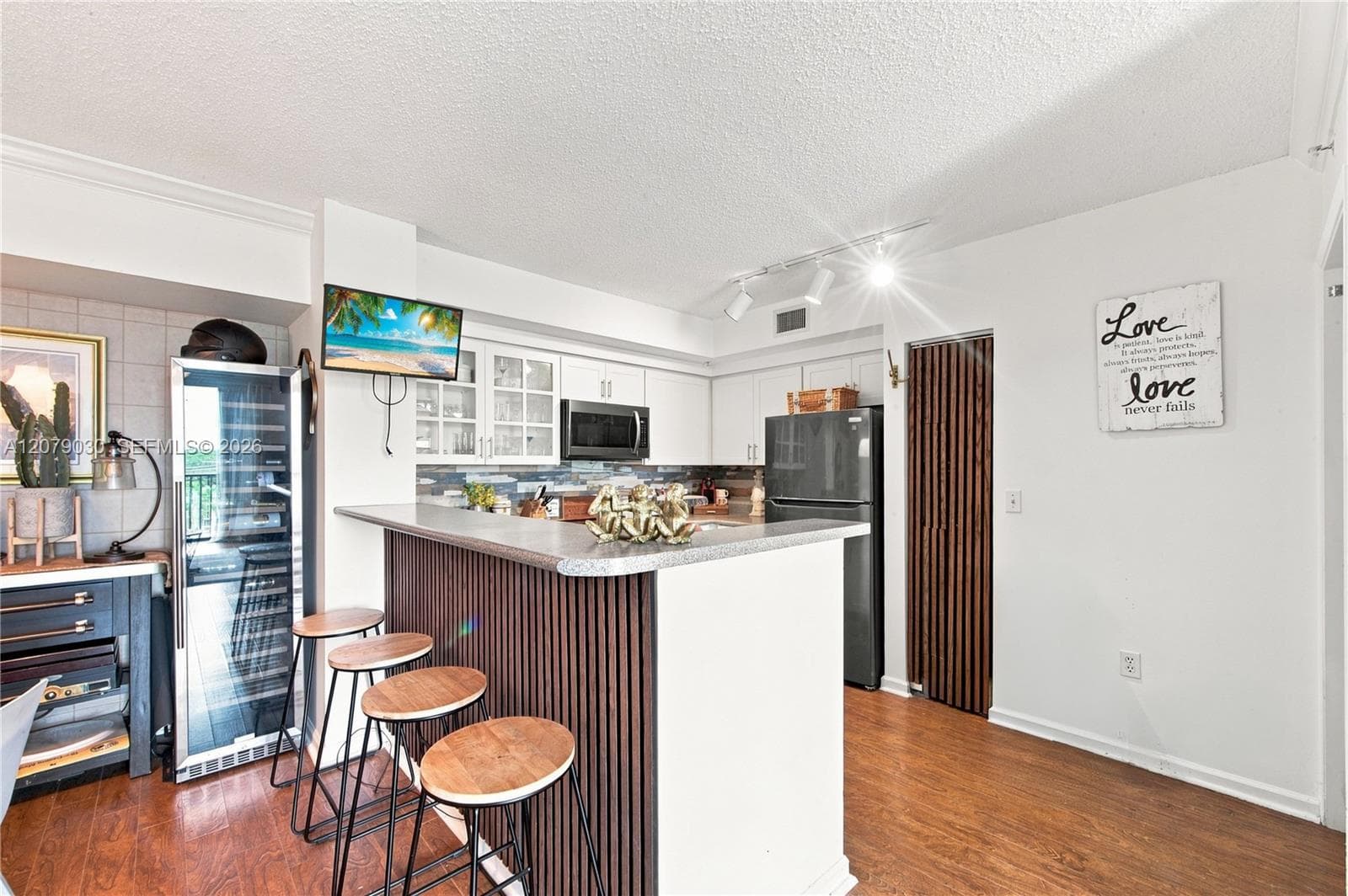 Regent Park · #614A in Hollywood - Photo 8