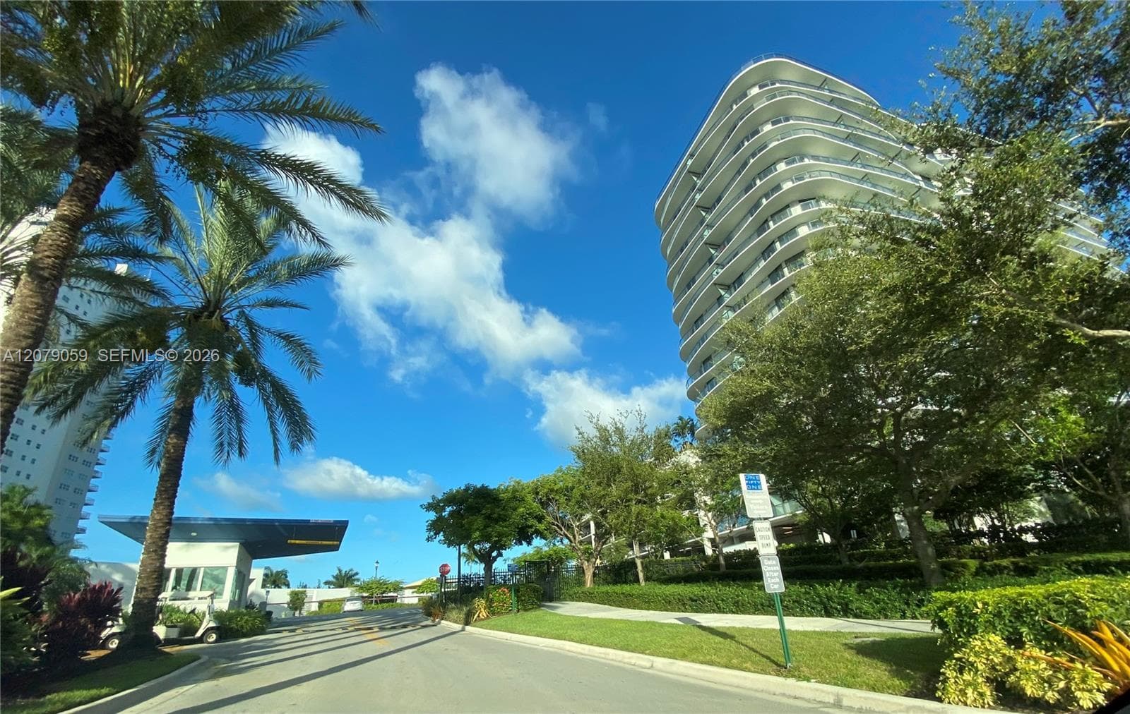 THE OAKS I CONDO · #1403 in North Miami - Photo 1