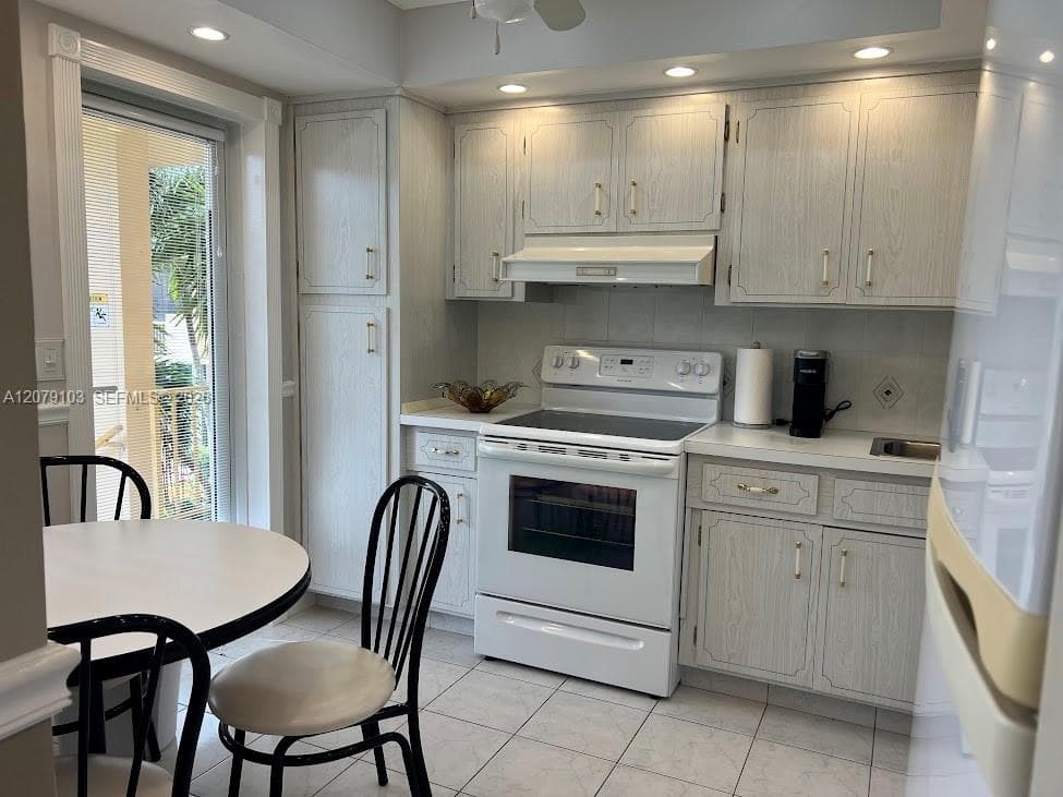 Irvington Gardens · #322 in Hallandale Beach - Photo 2