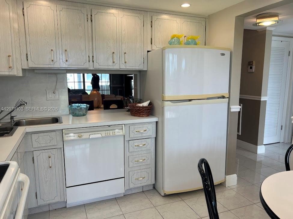 Irvington Gardens · #322 in Hallandale Beach - Photo 3