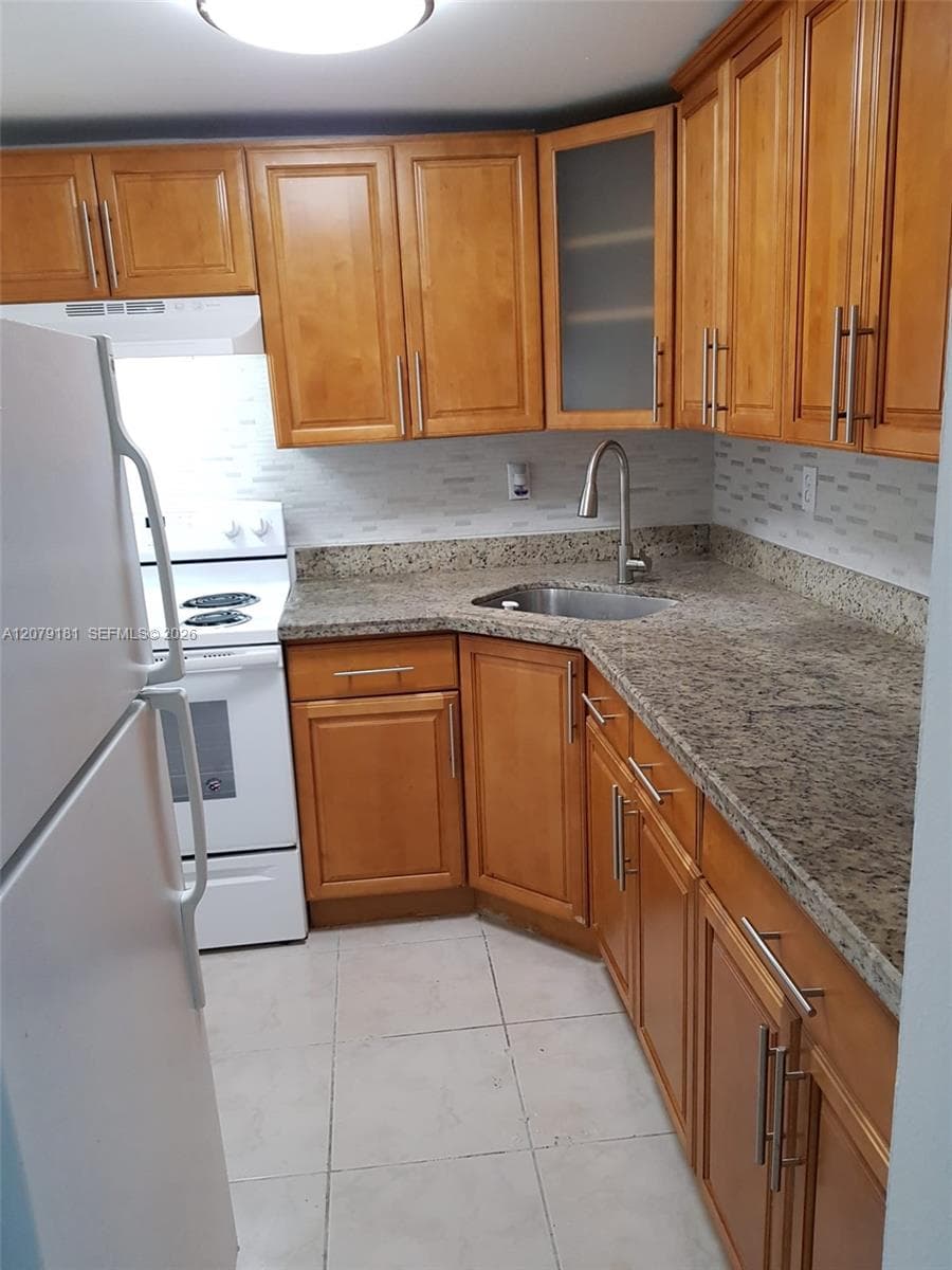 LAS ESTRELLAS CONDO · #314 in Hialeah - Photo 2