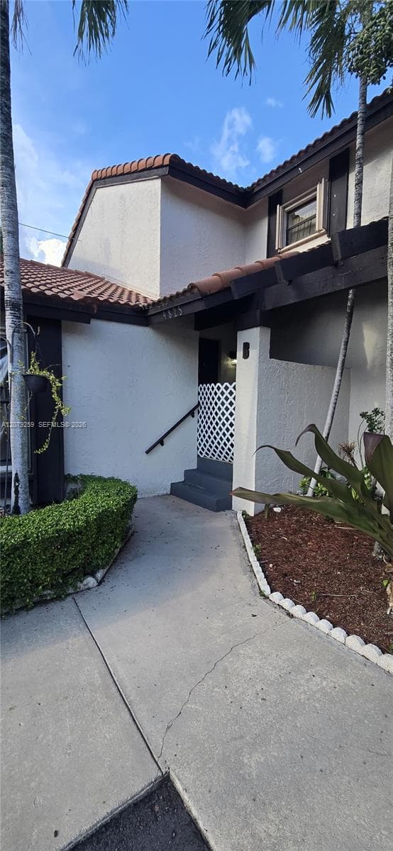 Lakes Of The Meado Villa · #18B in Miami - Photo 2