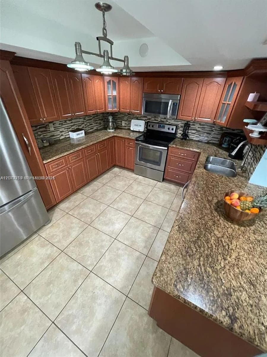 Lakes Of The Meado Villa · #18B in Miami - Photo 5